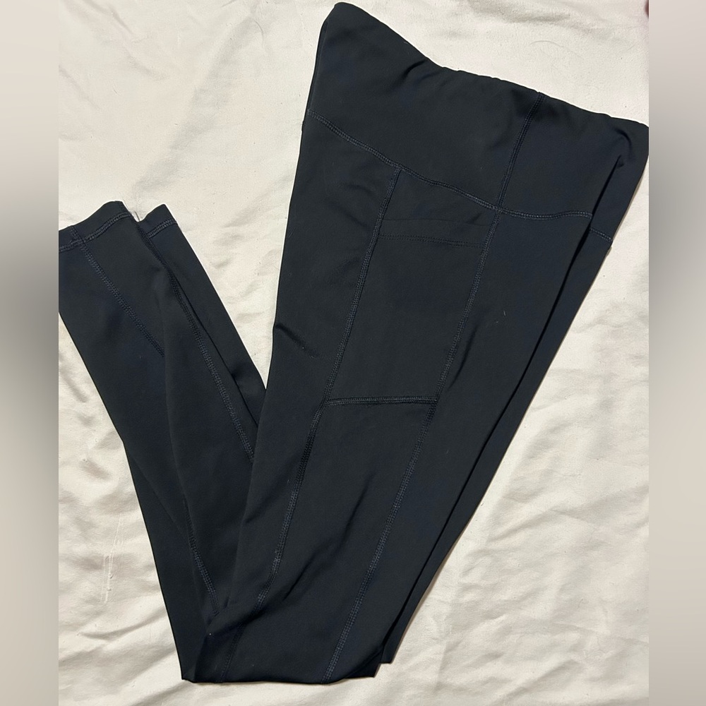 Athletic leggings with side pockets